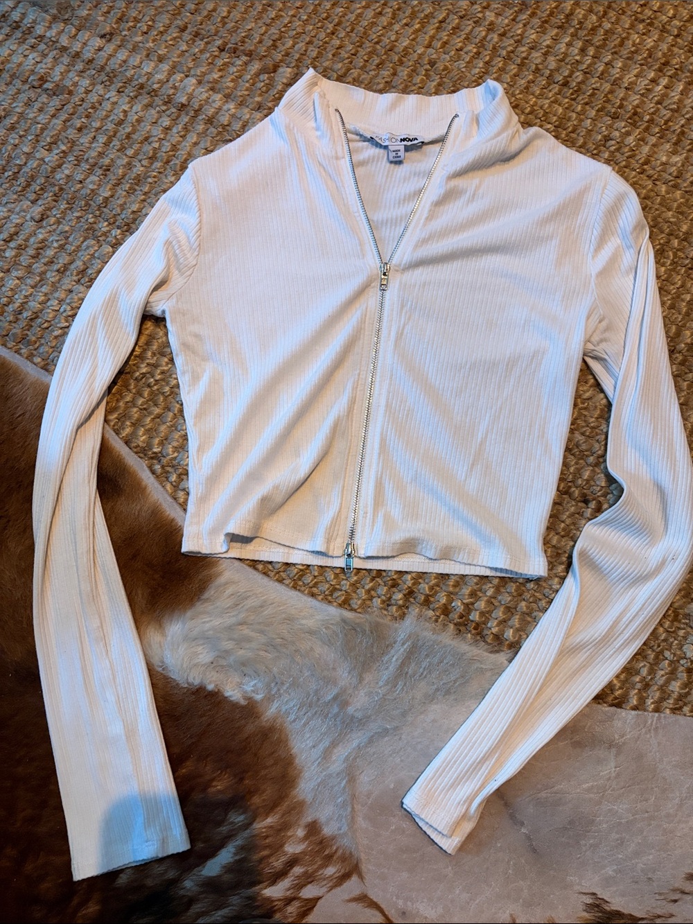 Fashion Nova White Ribbed Zip-Front Long Sleeve Crop Top